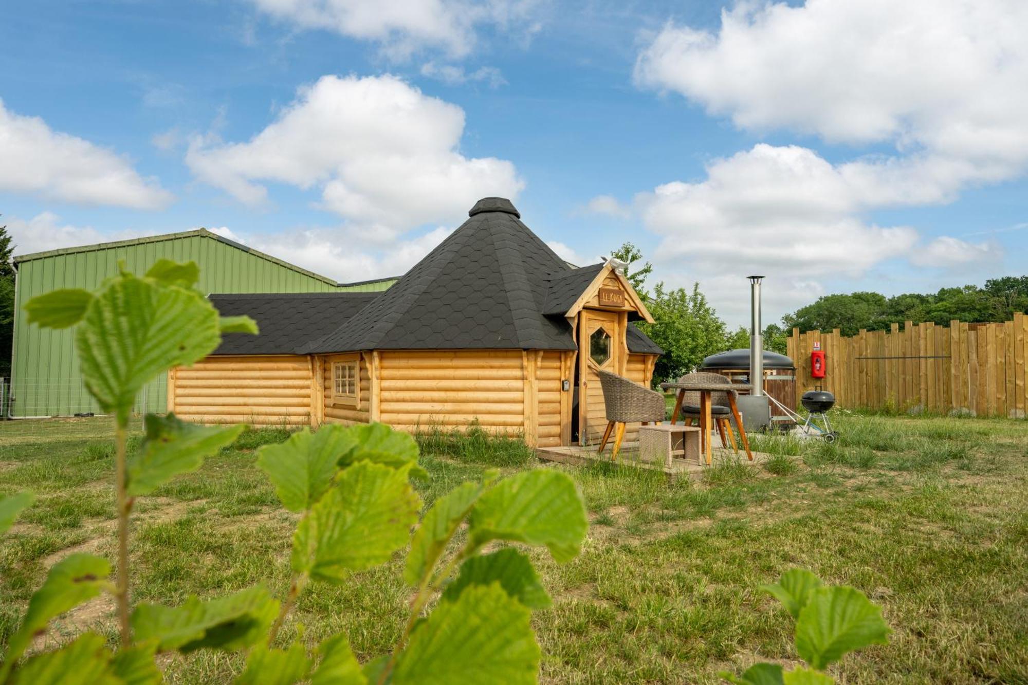 Logements Insolites A La Ferme - Yourte, Kota Ou Pod Farbus Rom bilde