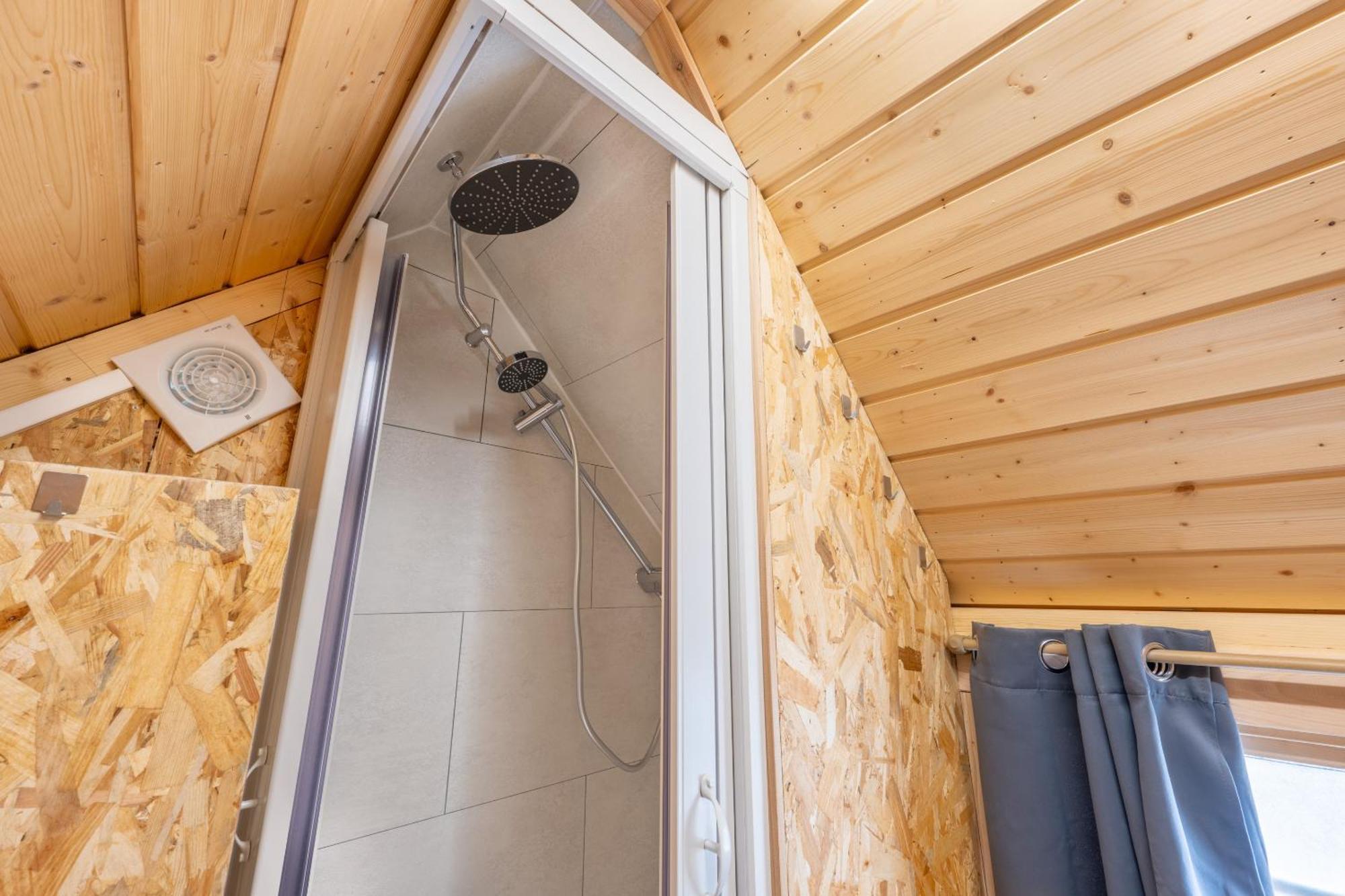Logements Insolites A La Ferme - Yourte, Kota Ou Pod Farbus Rom bilde