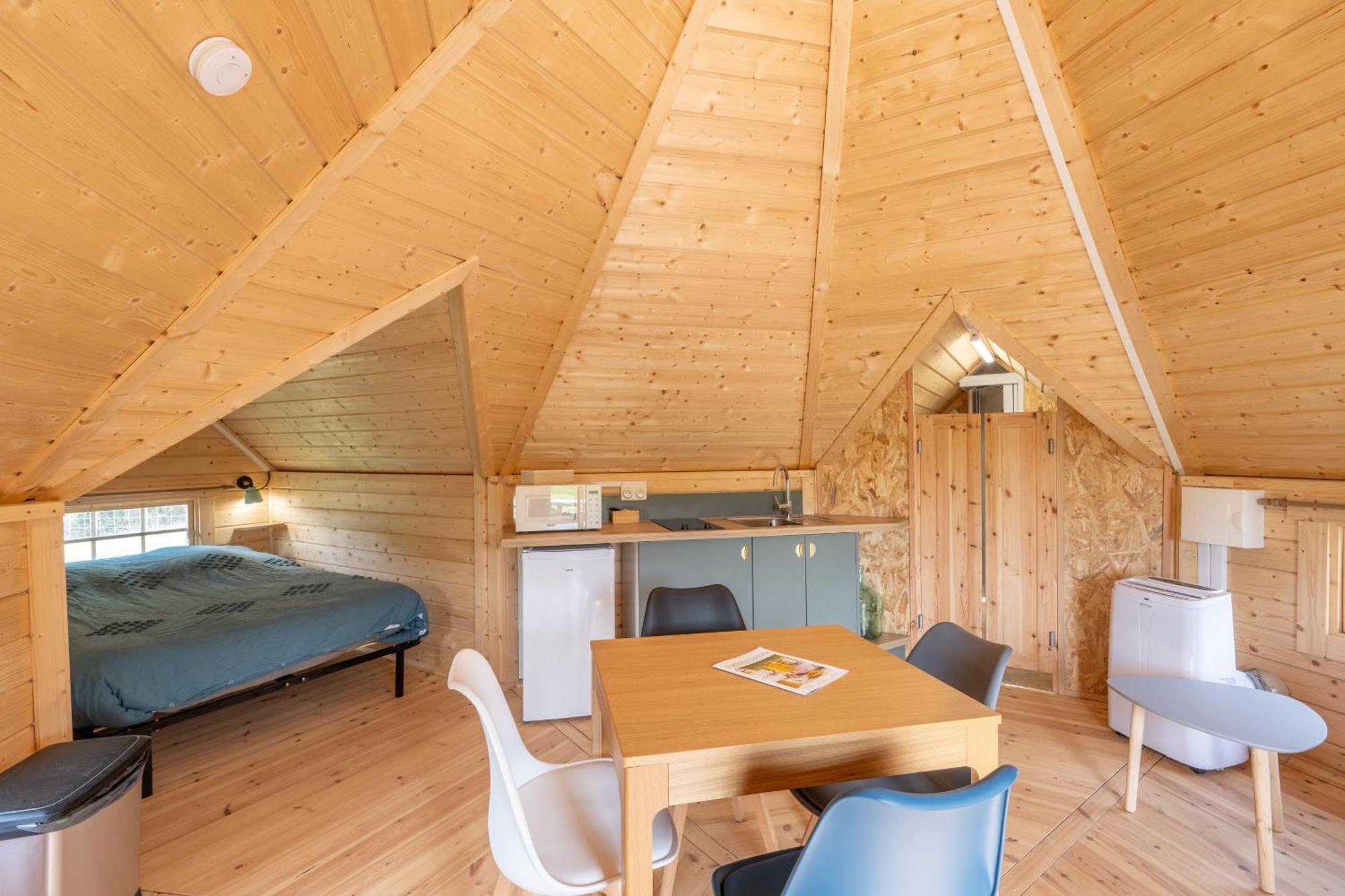 Logements Insolites A La Ferme - Yourte, Kota Ou Pod Farbus Rom bilde