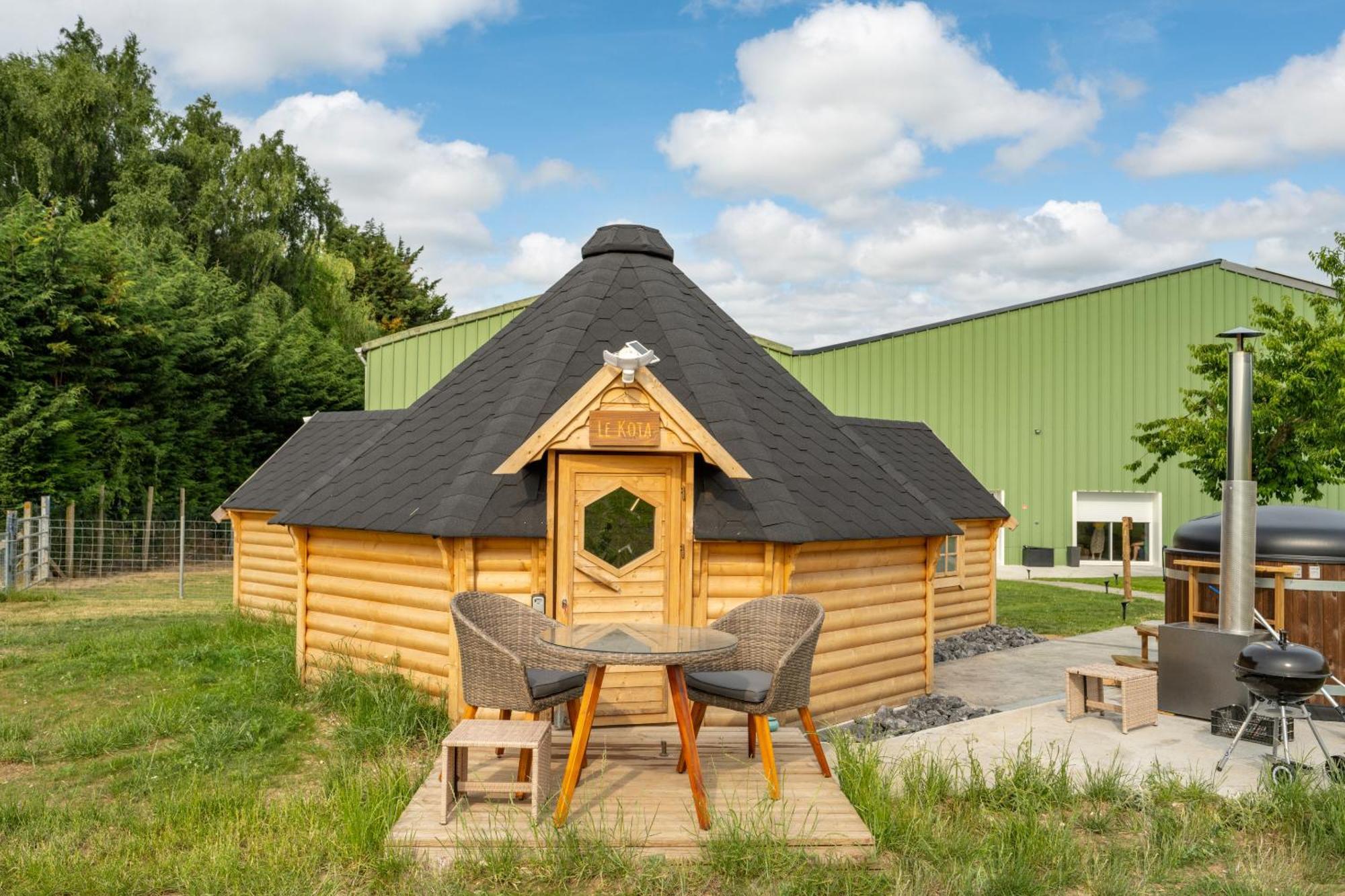 Logements Insolites A La Ferme - Yourte, Kota Ou Pod Farbus Rom bilde
