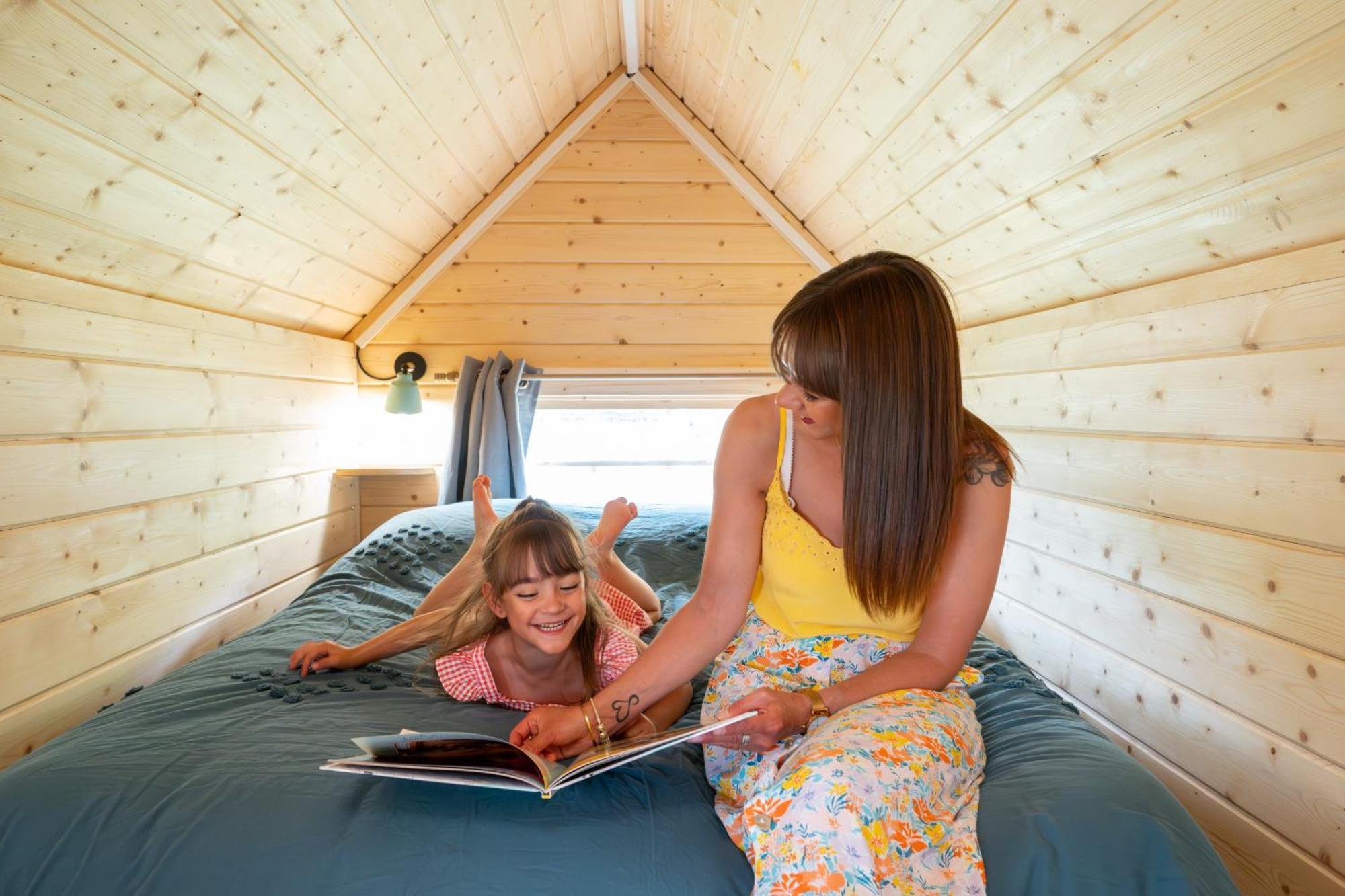 Logements Insolites A La Ferme - Yourte, Kota Ou Pod Farbus Rom bilde