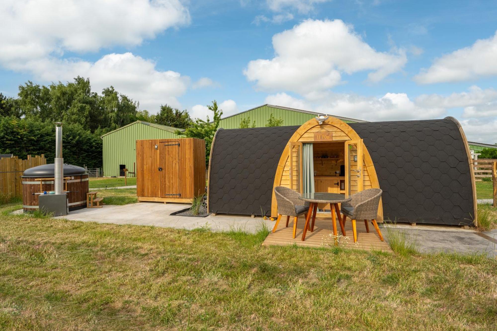 Logements Insolites A La Ferme - Yourte, Kota Ou Pod Farbus Rom bilde