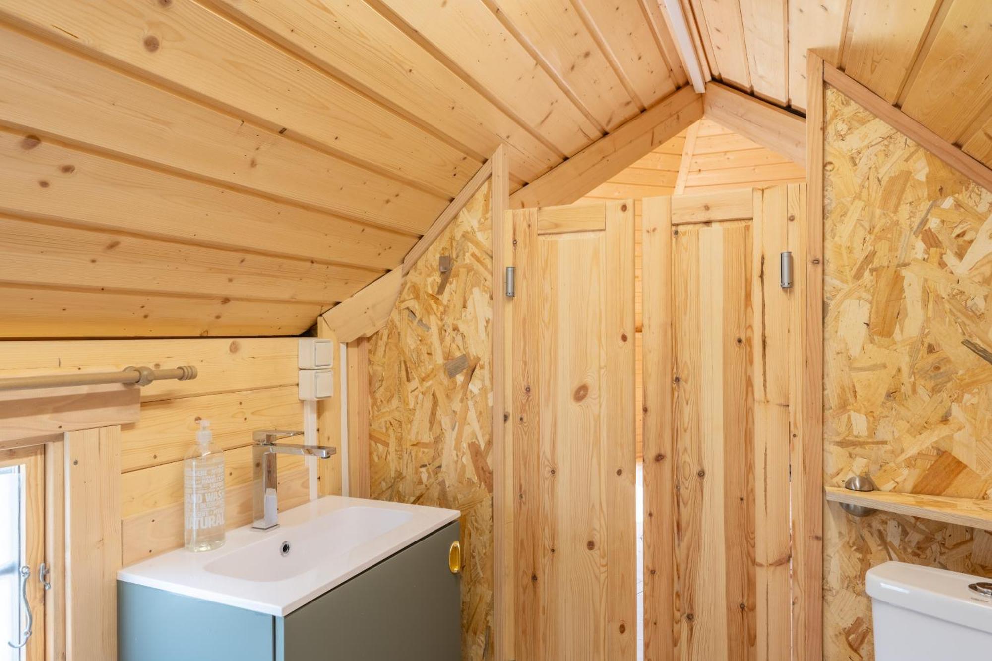 Logements Insolites A La Ferme - Yourte, Kota Ou Pod Farbus Rom bilde