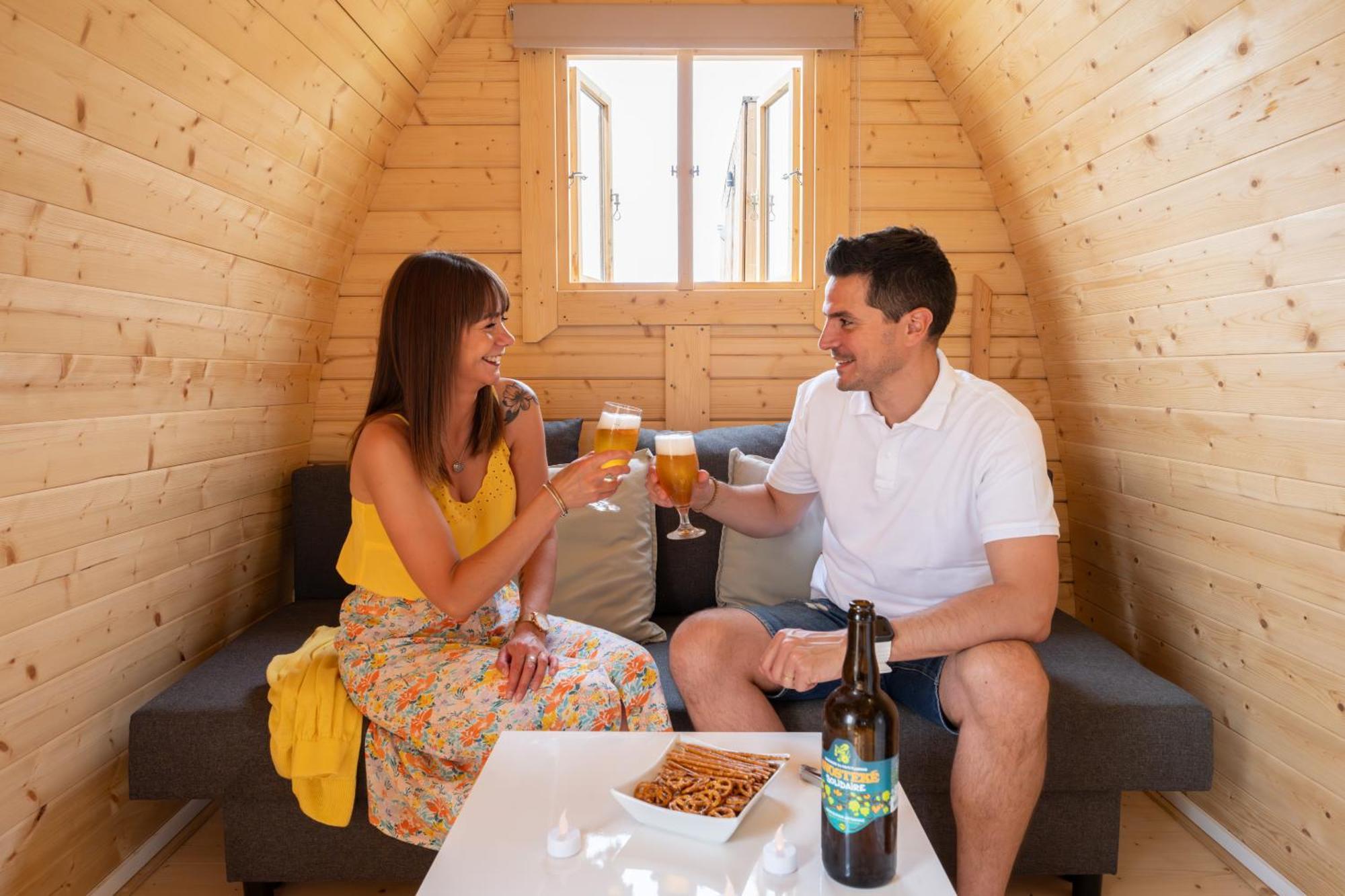 Logements Insolites A La Ferme - Yourte, Kota Ou Pod Farbus Rom bilde