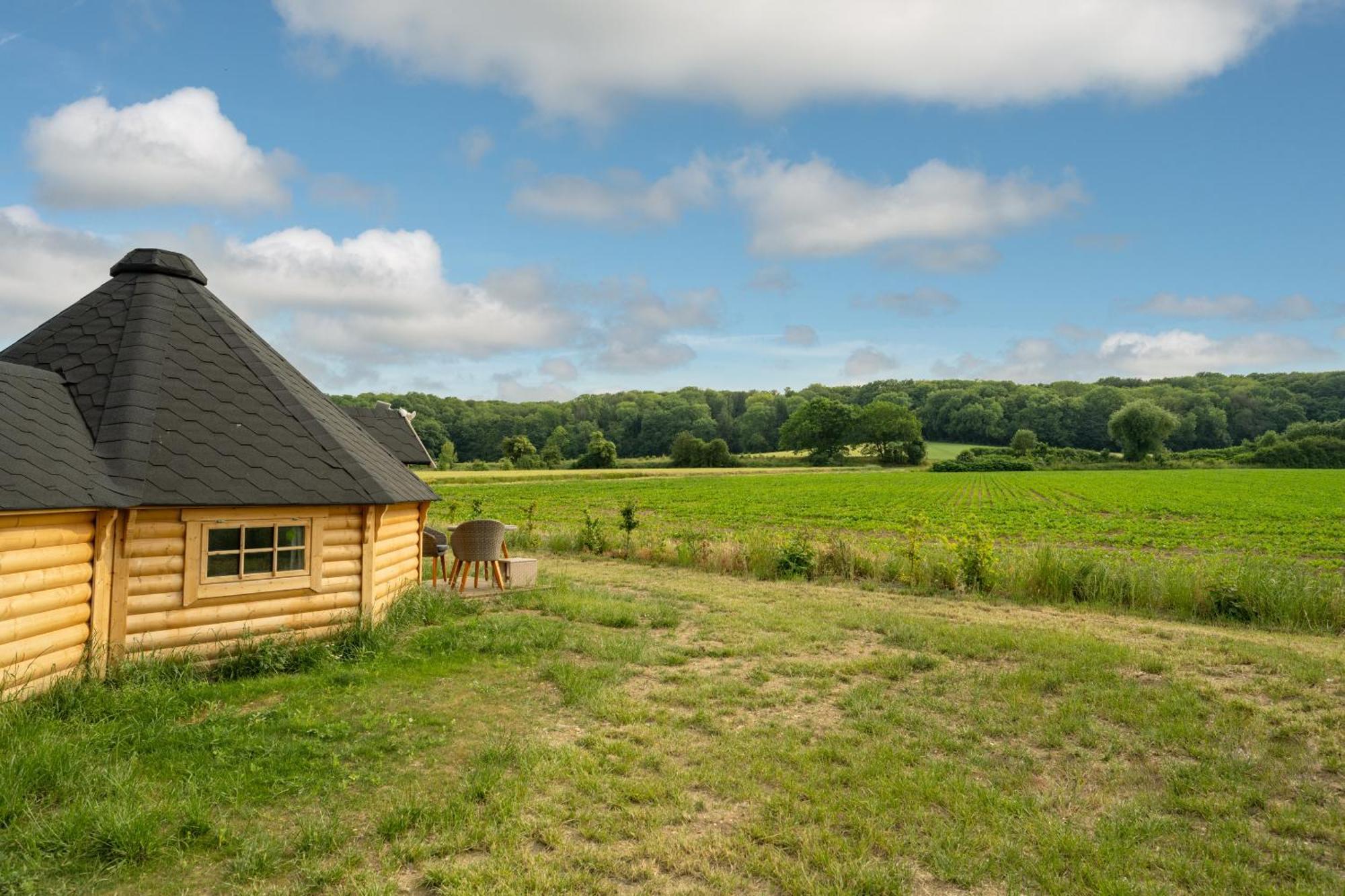 Logements Insolites A La Ferme - Yourte, Kota Ou Pod Farbus Rom bilde
