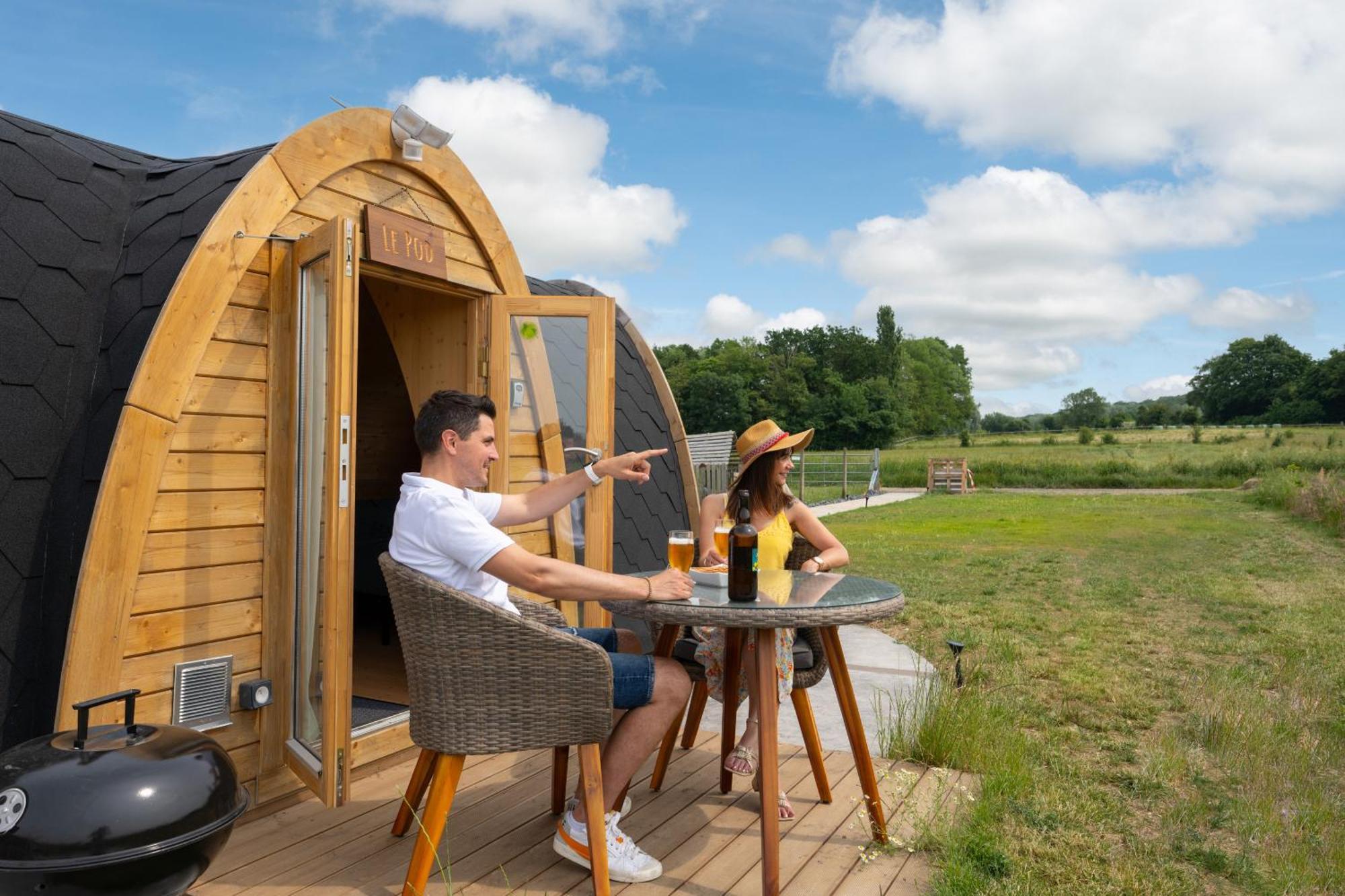 Logements Insolites A La Ferme - Yourte, Kota Ou Pod Farbus Rom bilde