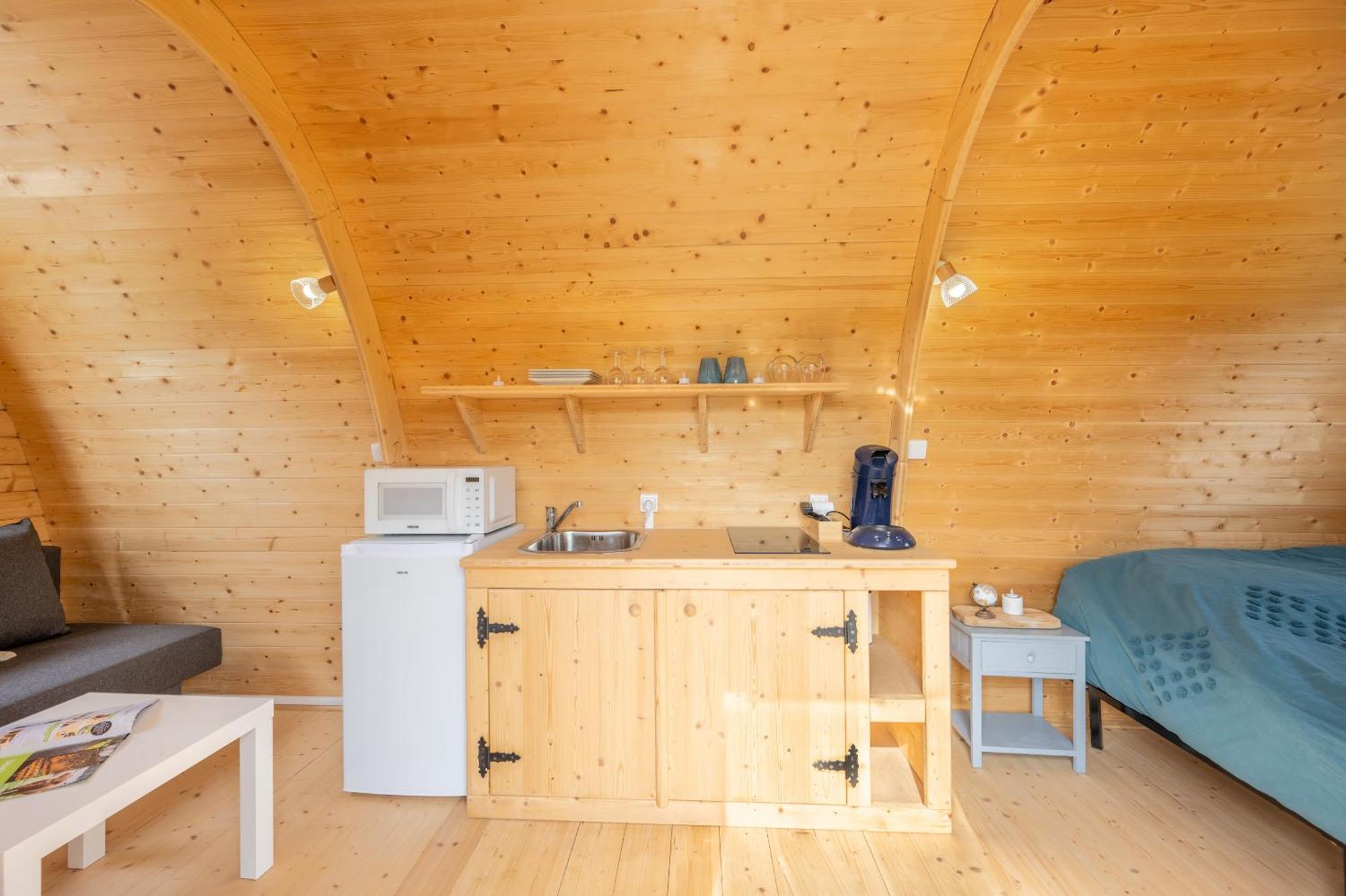 Logements Insolites A La Ferme - Yourte, Kota Ou Pod Farbus Rom bilde