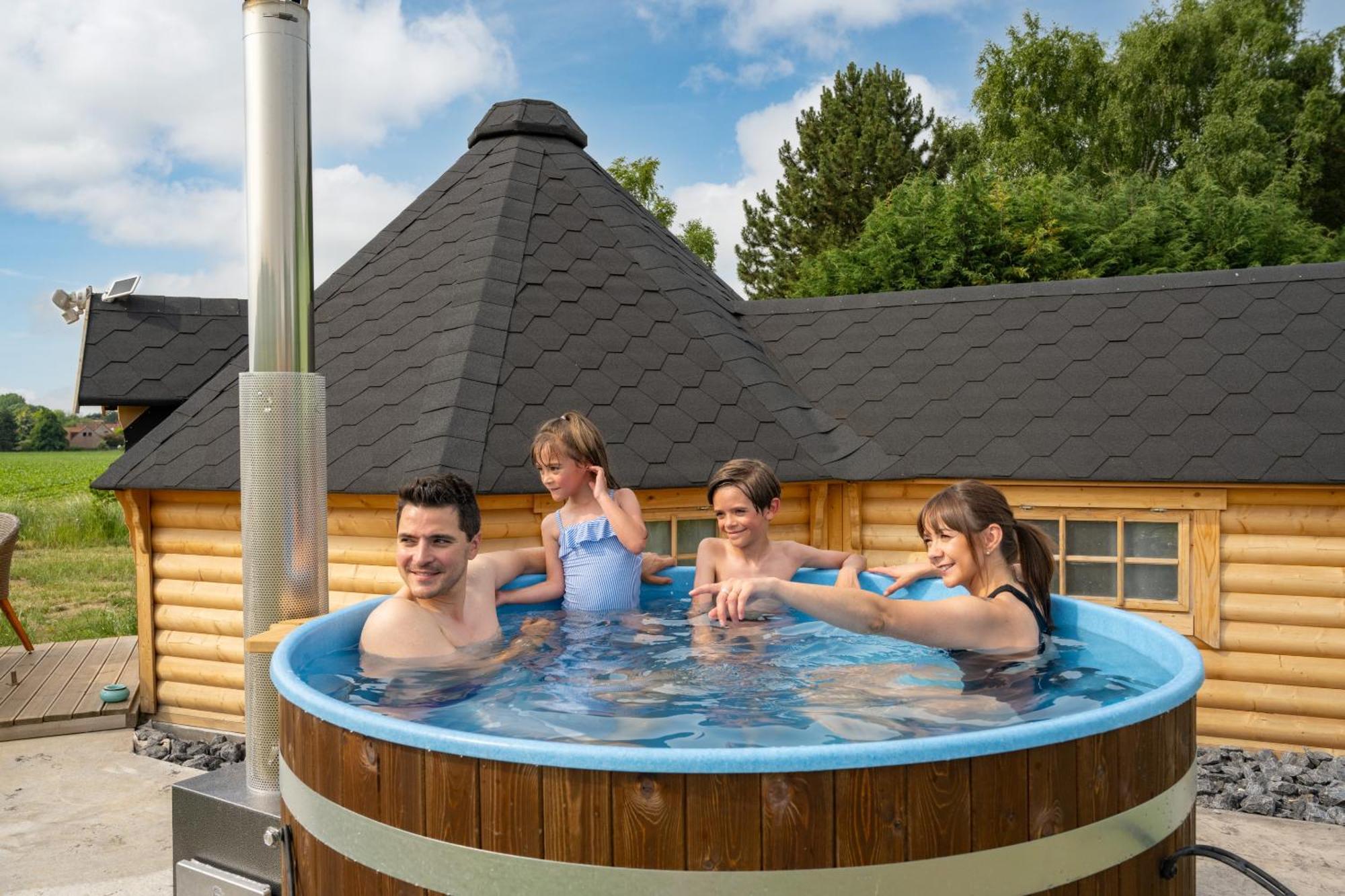 Logements Insolites A La Ferme - Yourte, Kota Ou Pod Farbus Rom bilde