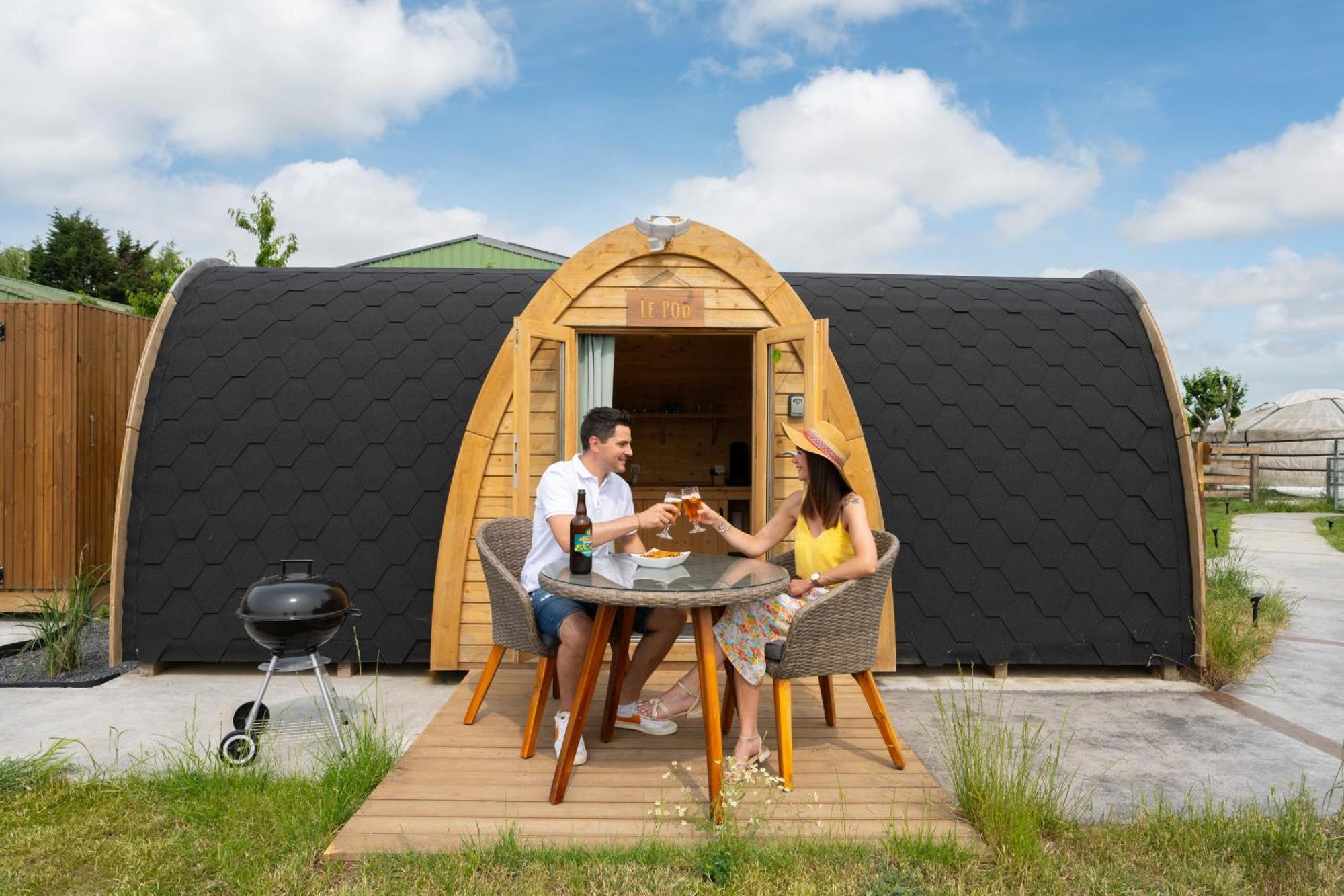 Logements Insolites A La Ferme - Yourte, Kota Ou Pod Farbus Rom bilde