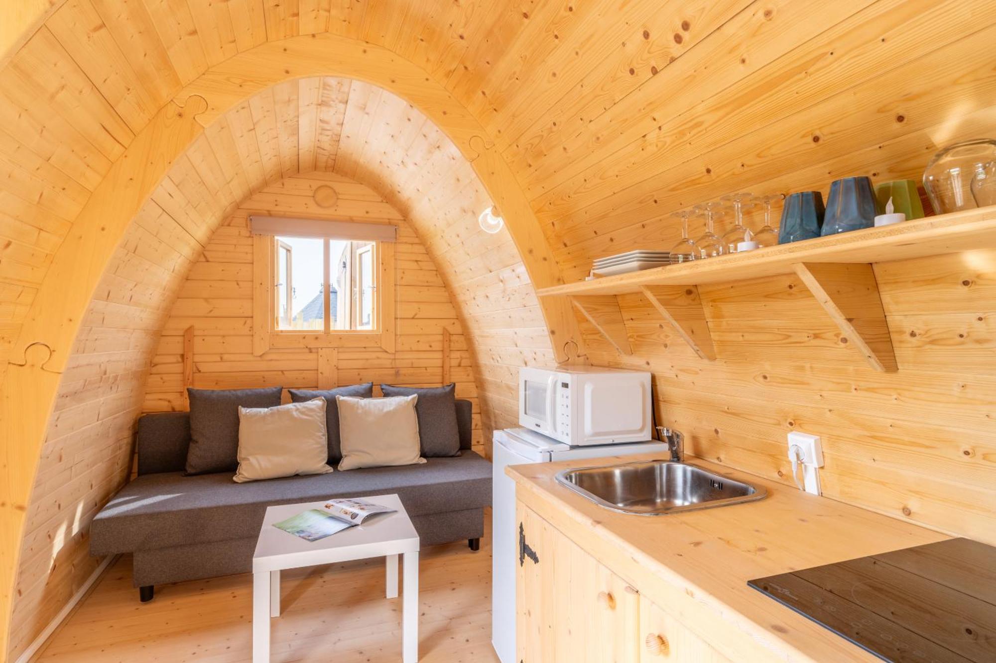 Logements Insolites A La Ferme - Yourte, Kota Ou Pod Farbus Rom bilde